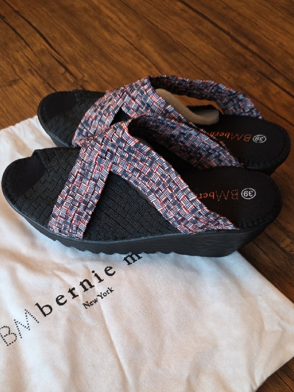 bernie mev. Bernadette Criss Cross Platform Wedges - Picture 4 of 6
